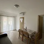 Nino * Brodarica (Sibenik-Knin)