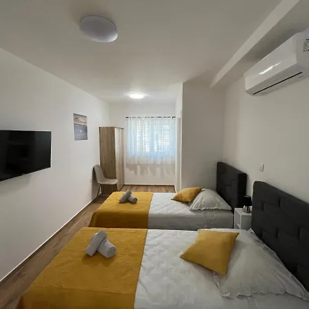 Nino * Brodarica (Sibenik-Knin)