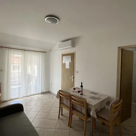 Nino * Brodarica (Sibenik-Knin)