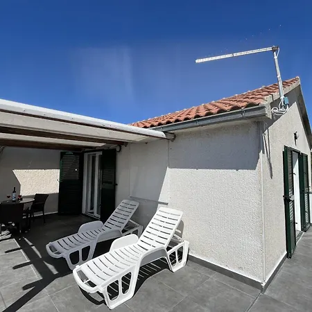 Nino * Brodarica (Sibenik-Knin)