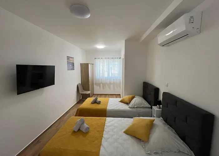 Nino * Brodarica (Sibenik-Knin)